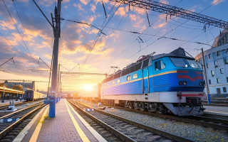 Спека може серйозно вплинути на рух поїздів: в Укрзалізниці дали поради пасажирам