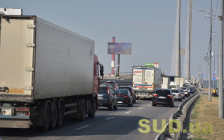 У Києві через спеку обмежили рух вантажівок