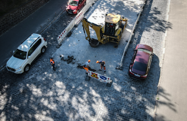 На Владимирском спуске в Киеве ограничат движение транспорта