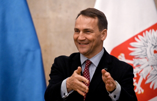 В Украинский легион в Польше уже подали заявки несколько тысяч человек – Сикорский