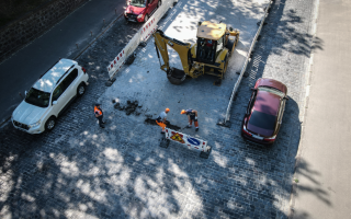 На Владимирском спуске в Киеве ограничат движение транспорта