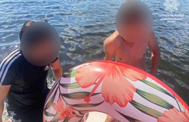 В Днепре спасли подростков, которых на надувном круге унесло течением