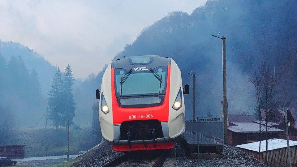 Укрзалізниця збільшує кількість рейсів  регіональних поїздів між Львовом, горами та Чернівцями