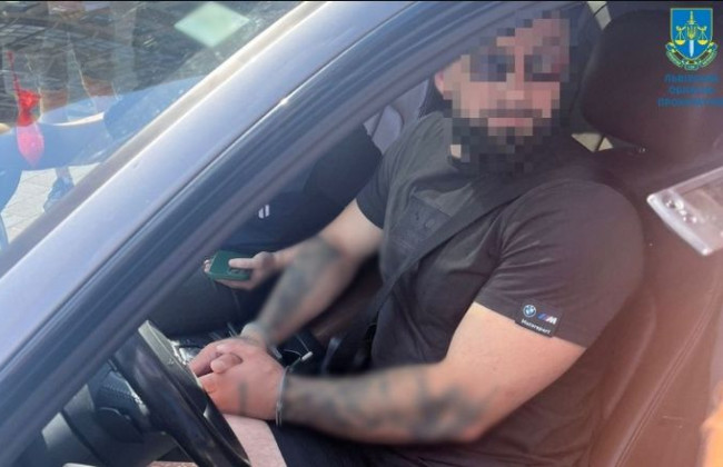 Во Львовской области работник ГСЧС за $5 500 обещал мужчине обновить данные в ТЦК и оформить отсрочку