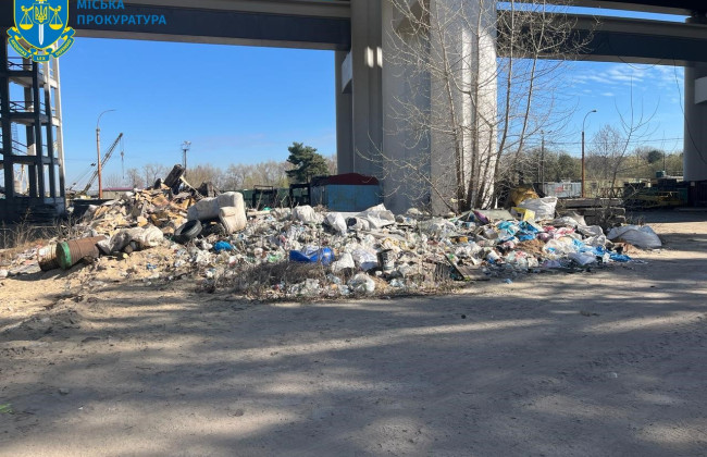 Превратили часть Труханова острова в свалку: подозревают генподрядчика строительства