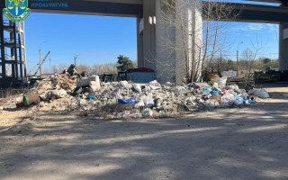 Перетворили частину Труханового острова у сміттєзвалище: підозрюють генпідрядника будівництва