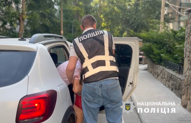 В Одессе полиция задержала поджигателя автомобиля военной за вознаграждение