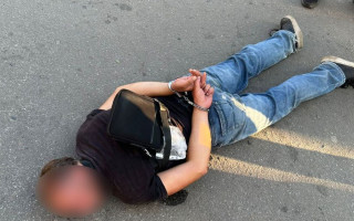 В Полтаве неадекватный мужчина с ножом напал на полицейских