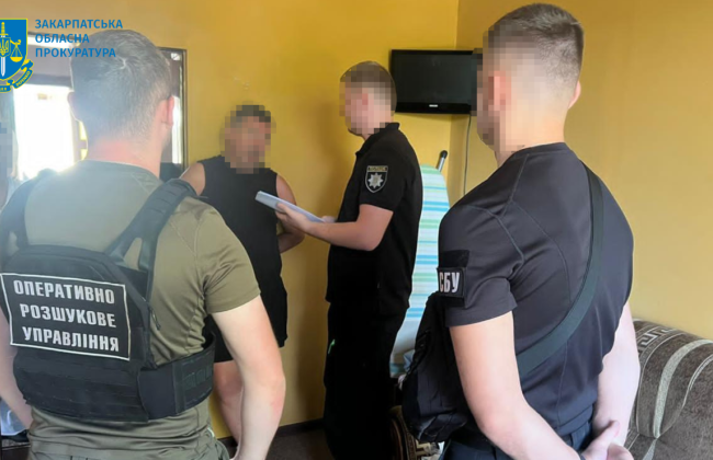 За 600 долларов «оформляли» мужчин водителями, которые могут выезжать за границу: на Закарпатье разоблачили двух руководителей общества