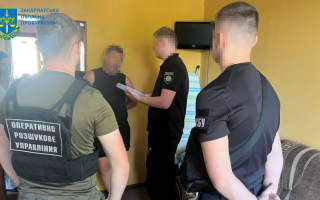 За 600 долларов «оформляли» мужчин водителями, которые могут выезжать за границу: на Закарпатье разоблачили двух руководителей общества