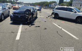 В Киеве произошло двойное ДТП, есть пострадавшие