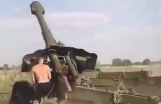 Как работают артиллеристы ВСУ во время лютой жары: видео