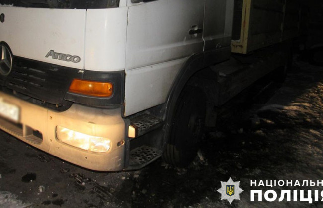 В Киеве молодой человек поджег автомобиль директора компании, в которую намеревался устроиться на работу