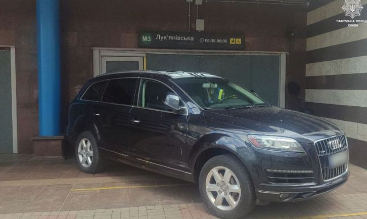 Оставил авто у входа в станцию метро: в Киеве наказали «героя парковки»
