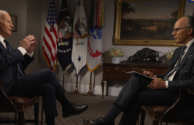 Байден заявил, что он «на коне» и готов к новым дебатам с Трампом в сентябре