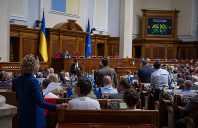 Верховная Рада увеличила месячный фонд для оплаты труда помощников народного депутата до 132,6 тысяч грн