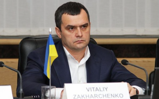 Пытался склонить чиновников к госизмене: главе МВД времен Януковича Захарченко сообщили о подозрении