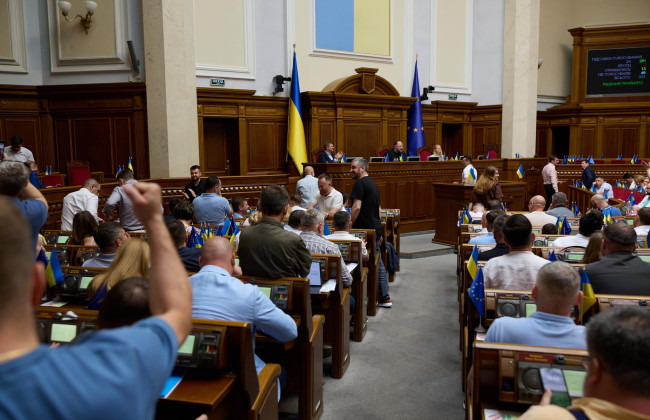 Верховная Рада приняла закон о переводе разрешений и лицензий на декларативный принцип во время войны