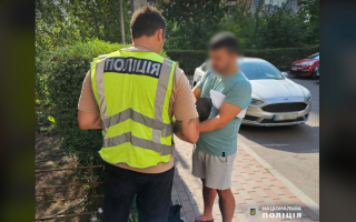 На початку війни мав забезпечити Київ продуктами, але замість цього привласнив 800 тисяч гривень: підозрюють директора фірми