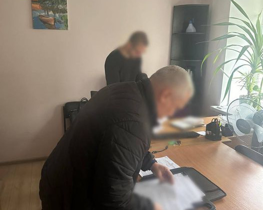 Керівника центру соцобслуговування судитимуть за нарахування собі премій на 145 тисяч гривень