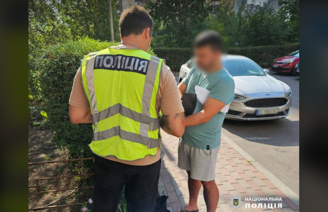 В начале войны должен был обеспечить Киев продуктами, но вместо этого присвоил 800 тысяч гривен: подозревают директора фирмы