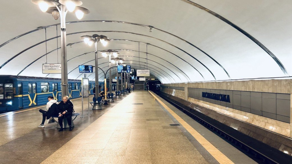 Защитных экранов пока не будет: какие меры планируют принять в метро Киева от падения пассажиров под поезда