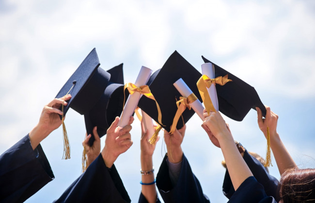 Студенты будут получать гранты от 15 тысяч гривен на обучение через Дію — Минцифры