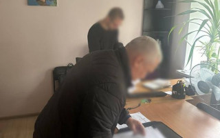 Руководителя центра соцобслуживания будут судить за начисление себе премий на 145 тысяч гривен