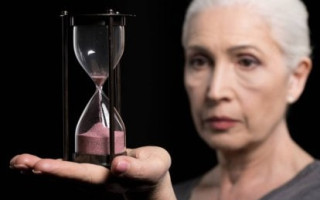 Ученые создали таблетку от старения, которая продлевает жизнь на 25%: начались тесты на людях