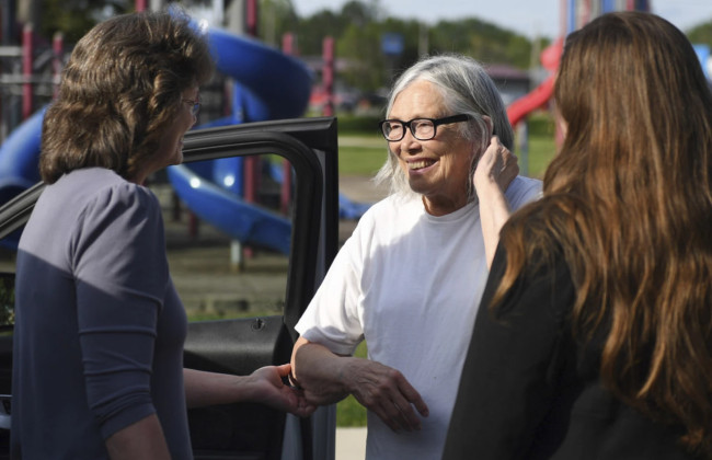 В США женщина вышла на свободу после 43 лет заключения за убийство, которое не совершила