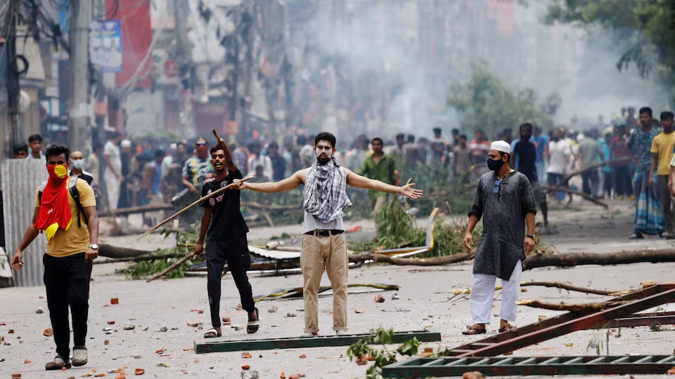 В Бангладеш 105 человек погибли во время студенческих беспорядков