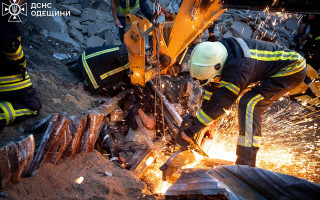 В Одессе обвалилось здание порту: под завалами оказались люди