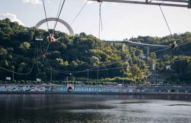 Обрыв троса через Днепр в Киеве: на аттракционе погиб 20-летний парень
