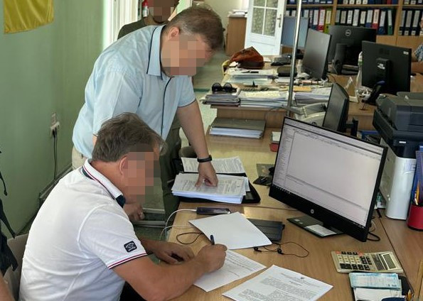 Таможенный инспектор в Кропивницком не проверил декларацию и нанес государству ущерб на 600 тысяч гривен
