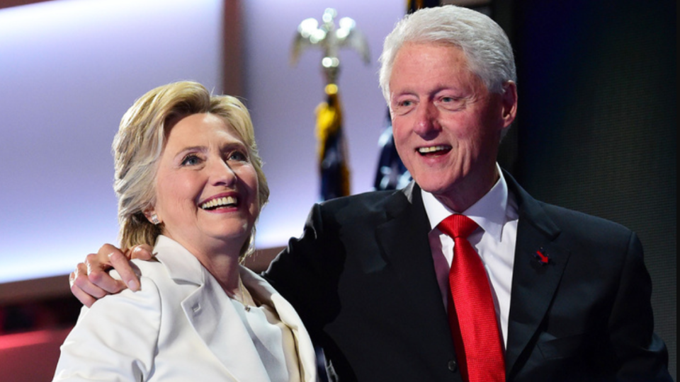 Билл и Хиллари Клинтоны просят спонсоров не прекращать финансирование предвыборной кампании Джо Байдена