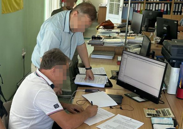 Таможенный инспектор в Кропивницком не проверил декларацию и нанес государству ущерб на 600 тысяч гривен