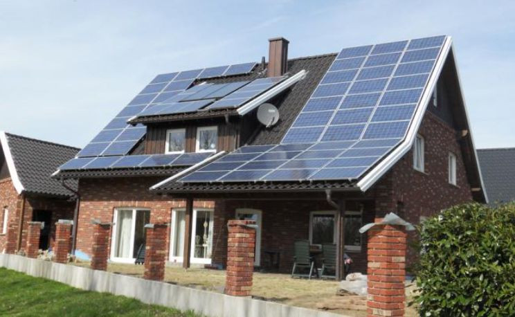 До 480 тыс грн под 0% годовых: украинцам будут раздавать кредиты на солнечные панели и ветровые установки