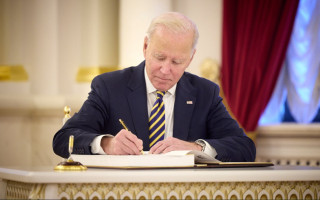 Джо Байден заверил, что останется президентом до конца срока и не уйдет в отставку