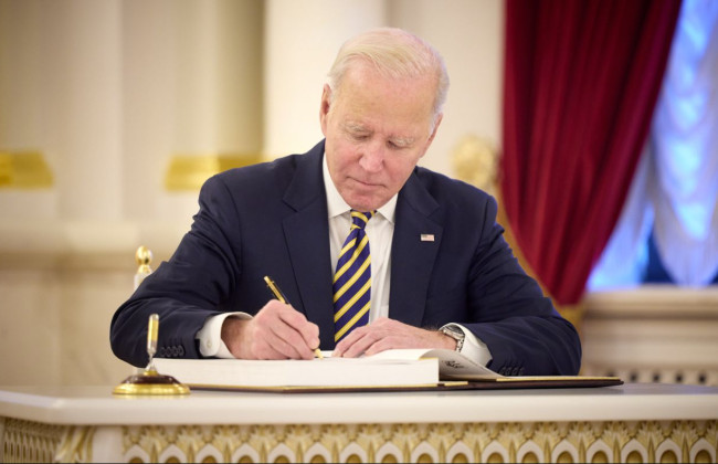 Джо Байден заверил, что останется президентом до конца срока и не уйдет в отставку