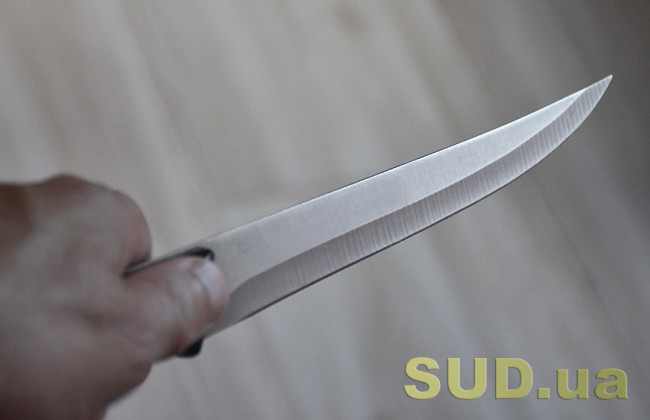 Спрятал лицо под медицинской маской и угрожал продавцу ножом: в Харькове суд наказал рецидивиста