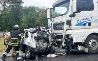 На Харківщині зіткнулись вантажівка та легковик: загинули троє людей, серед них дитина
