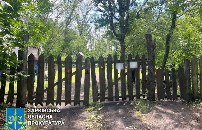 На Харьковщине мужчина огородил часть городского пляжа, поставил мангалы и брал деньги за вход