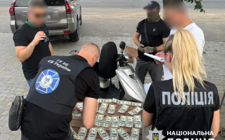 Предприниматель в Одессе организовал схему незаконного выезда в Молдову за $7 тысяч