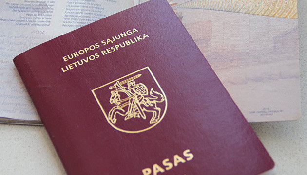 У Литві позбавили громадянства шістьох осіб, які приховали набуття паспортів рф