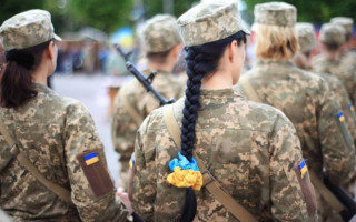 Перші сім жінок-ув'язнених приєднуються до ЗСУ за контрактом