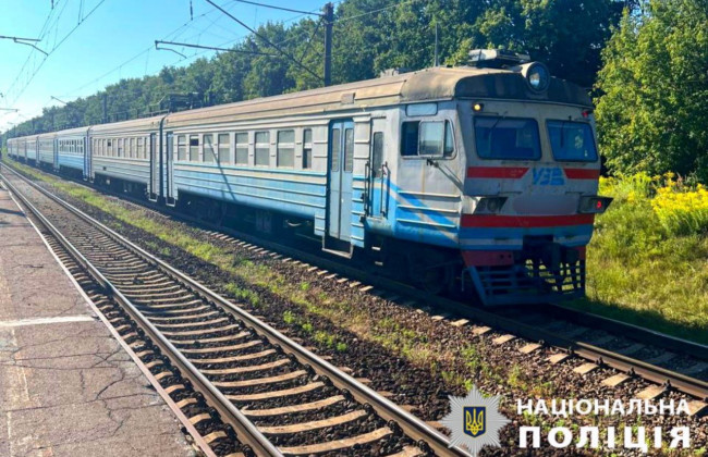 На Киевщине под колеса поезда попал человек