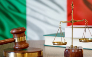 Батьків експрем’єра Італії відправили за ґрати за фінансові махінації