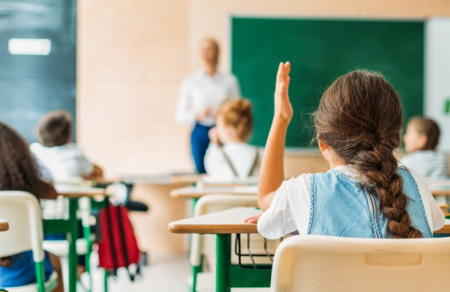 Во Львове перенесли начало учебного года