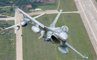 Румунія підняла винищувачі F-16 у відповідь на російську атаку безпілотників на українські порти на Дунаї