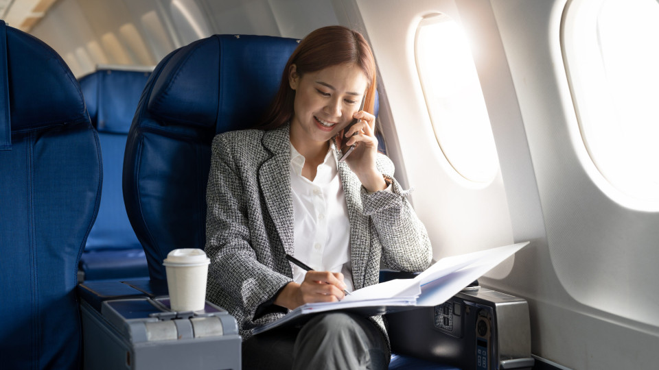 Одна из авиакомпаний позволила женщинам выбирать, кто будет сидеть рядом с ними: мужчина или женщина